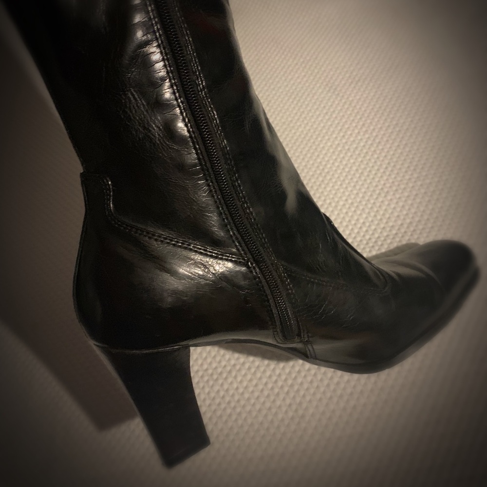 Knee high boots ! - Picture 4 of 5